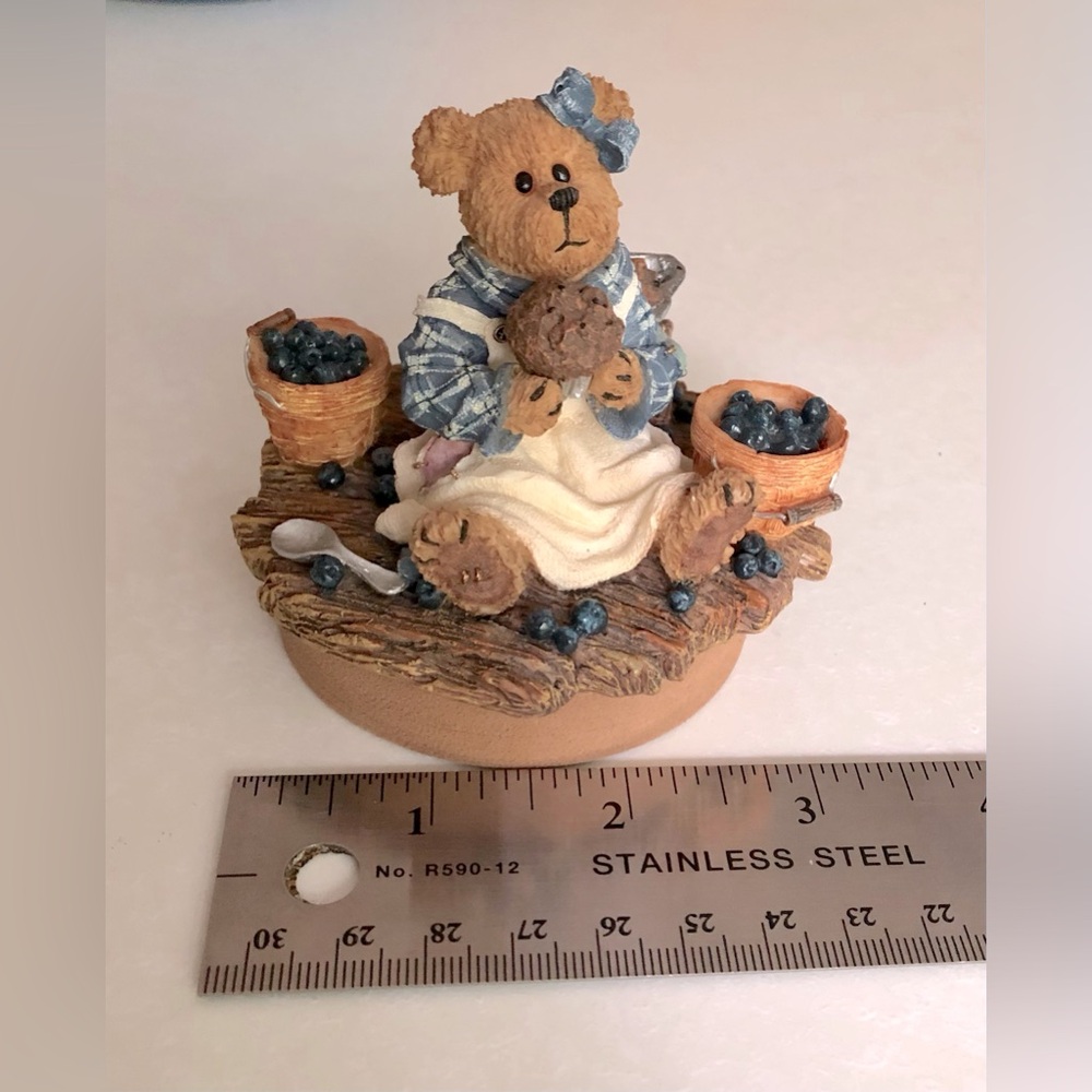 Boyds/Yankee Candle “Muffin B. Bluebeary” The Boysenbeary Patch - Picture 4 of 9